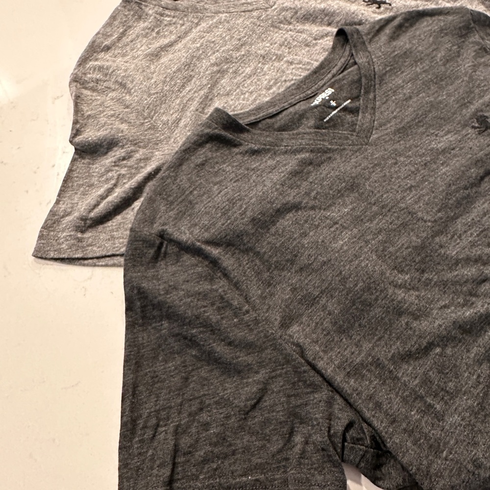 Express Men's Charcoal and Light Gray V-Neck Tees Bundle - Picture 6 of 6
